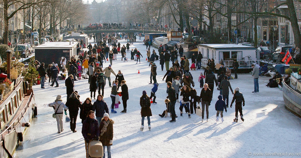 Amsterdam frozen canals, winter fun
