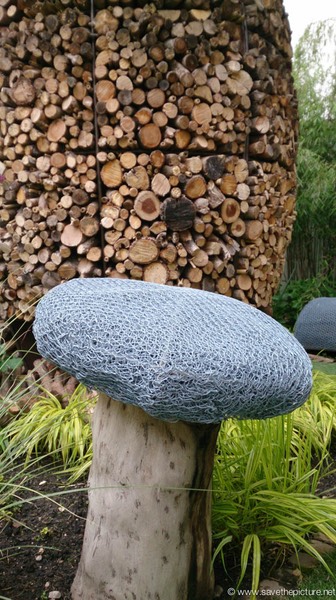 Droog mesh mushroom garden chair