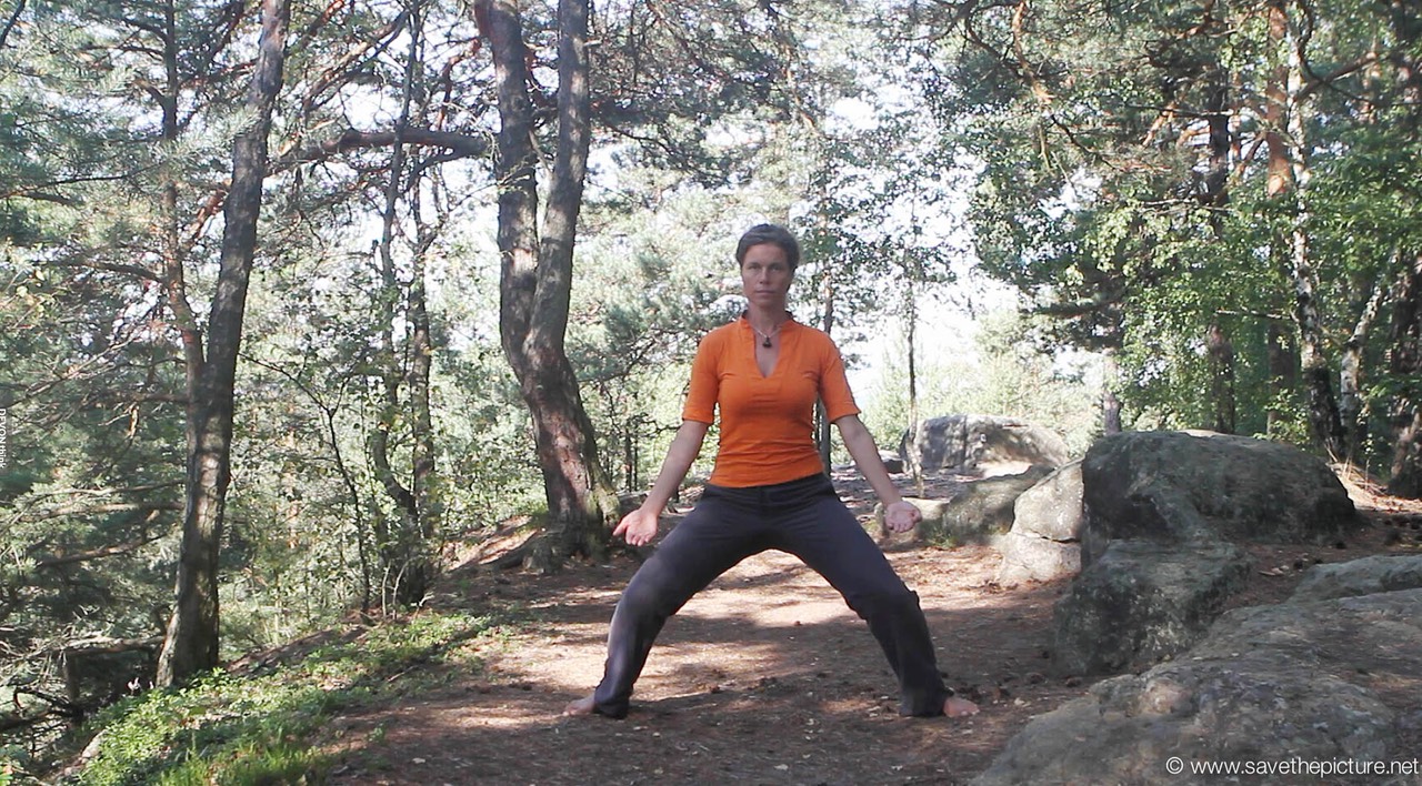 Hachidankin Lifting the
heavy table