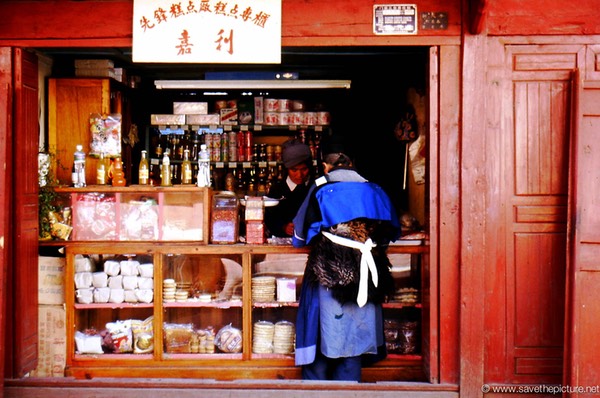 Lijiang Naxi shop red