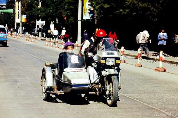 Lijiang taxi in action