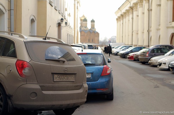 Moscow downtown durty cars