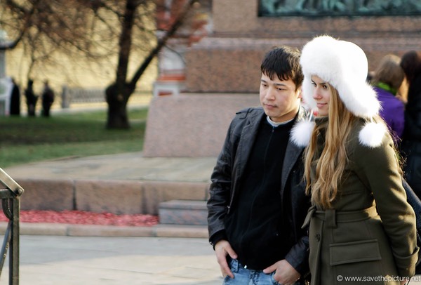Moscow red square couple